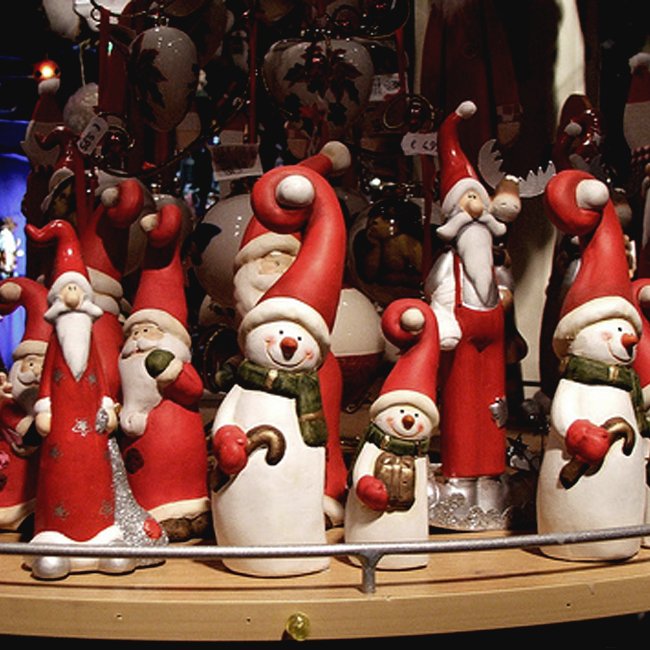 #ChristmasPalace wishes everyone a Merry Monday :) Have you visited our store yet? We only look expensive!