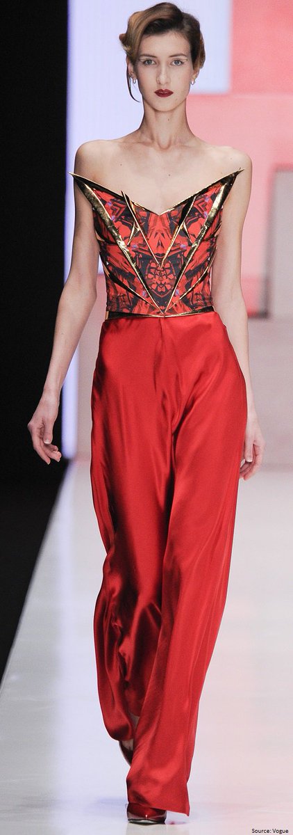 FashionByFruity's tweet photo. Runway inspiration from #Russia : Design by #DIMANEU
.
#Inspiration #model #red #womenswear #runway #fashion #Fruity https://t.co/z8toa0gKuQ