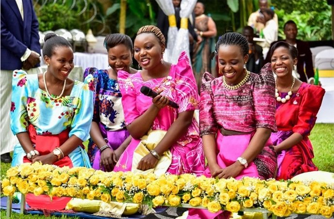 LoveStoryUG's tweet photo. Advice from Ugandan brides you need to read https://t.co/FmEMLIPZRr