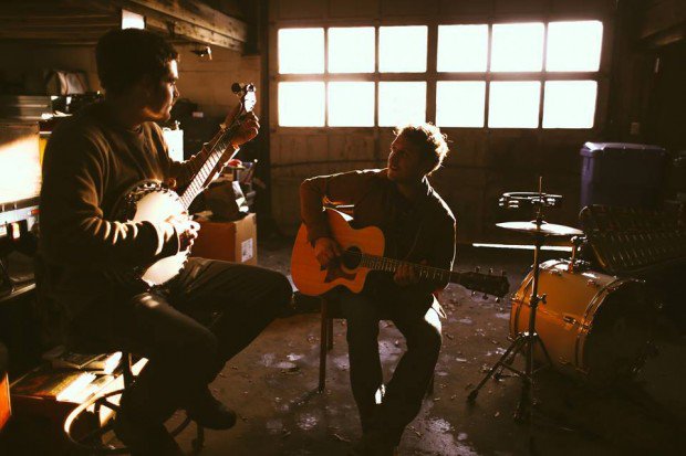 Watch South Philly folkies <a href="/TheChipBreakers/">The Chip Breakers</a> perform around a single microphone: thekey.xpn.org/2015/11/09/the…