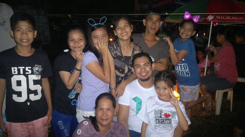 AxeLerat3's tweet photo. Undas 2105 #Halloween #Undas2015 #Fambam #atthecemetery https://t.co/BX2InADyH9