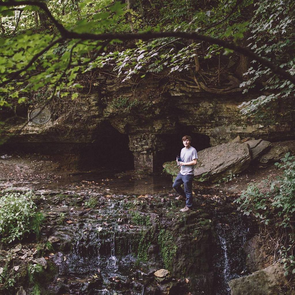 DSMfreelancer's tweet photo. Sometimes you just stumble upon a cave. #canoethere #Iowa #MississippiRiver #cave https://t.co/Iin9zspCub https://t.co/rlQJuFg8Am
