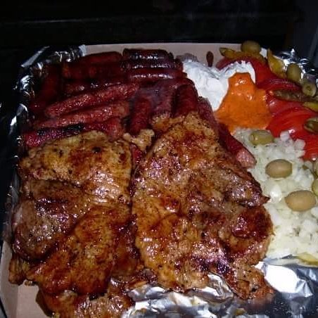KlopaKodKuma's tweet photo. #najbolji #rostilj i #dostava u #gradu. #Pecenje #grill #kobasice #pljeskavice #pice #pizze #palacinke #sendvici https://t.co/tbpnQsm0w6
