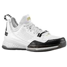 NOT_AICMBB's tweet photo. The team shoes are here!  Check them out! What do you think? https://t.co/9kQDIhvRCU