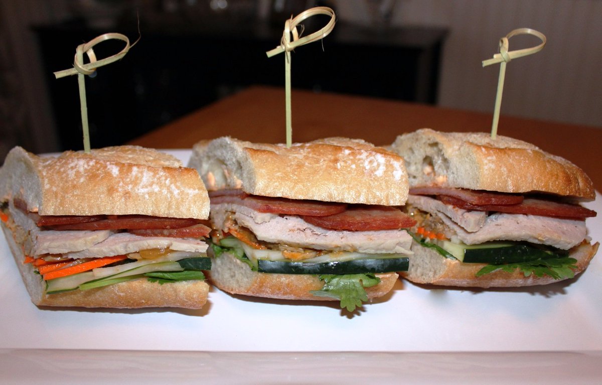 dwinloes's tweet photo. Over flowing with flavor, this Banh Mi sandwich is perfect for GameDay! #walmartMVPcontest  #DavidsKitchen https://t.co/6AIZSPN6Q9