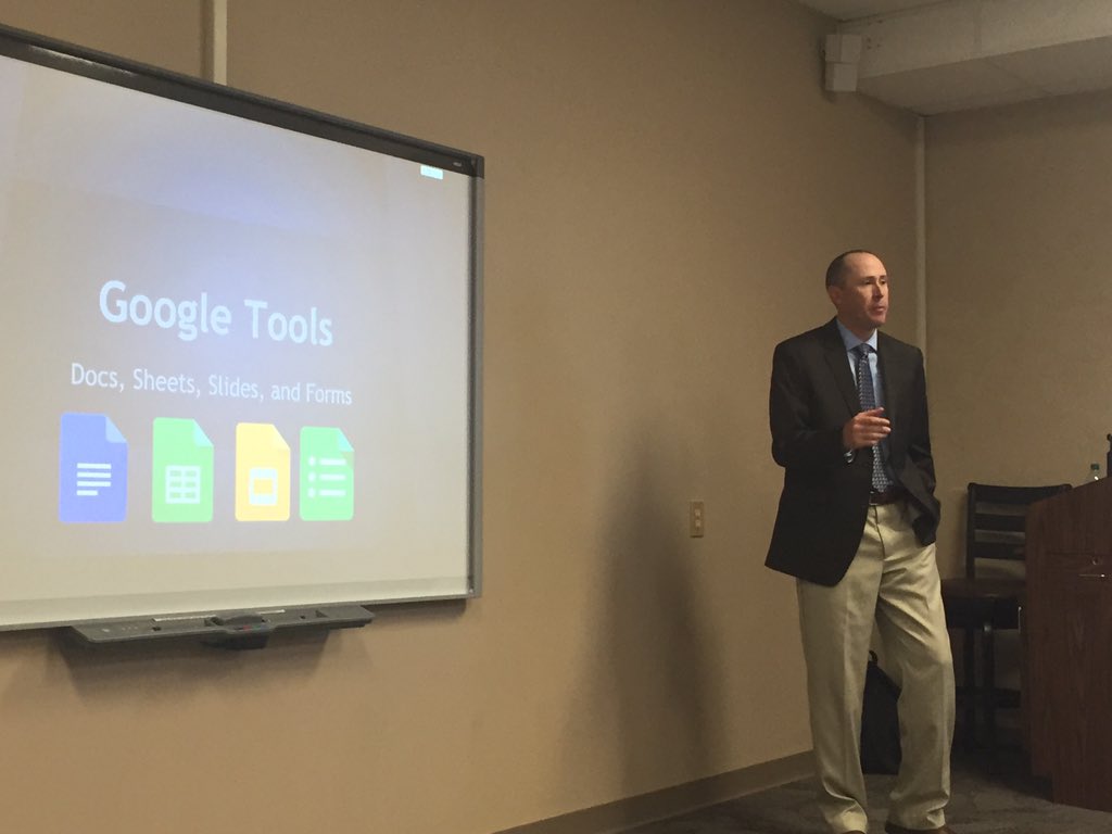 joshwheeler's tweet photo. Brian Ellyson of @LubbockISD is teaching our teachers at Chap Connection about the Google Classroom. #chapchat https://t.co/cNb69NbKn2