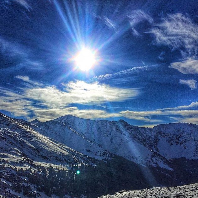 escape2colorado's tweet photo. PC: coloradoactivities Rise and shine this glorious Monday from #keystone #abasin #summitc… https://t.co/VtqX1FEQZW https://t.co/HQRaKLPJuv