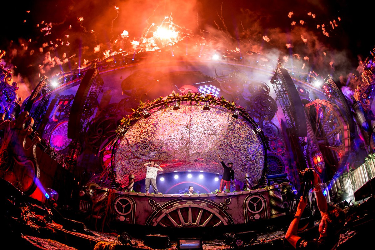 dimitrivegas's tweet image. Throwback to @TomorrowWorld #HigherPlace Live @likemike @NeYoCompound !!! Grab your copy on Higher.place