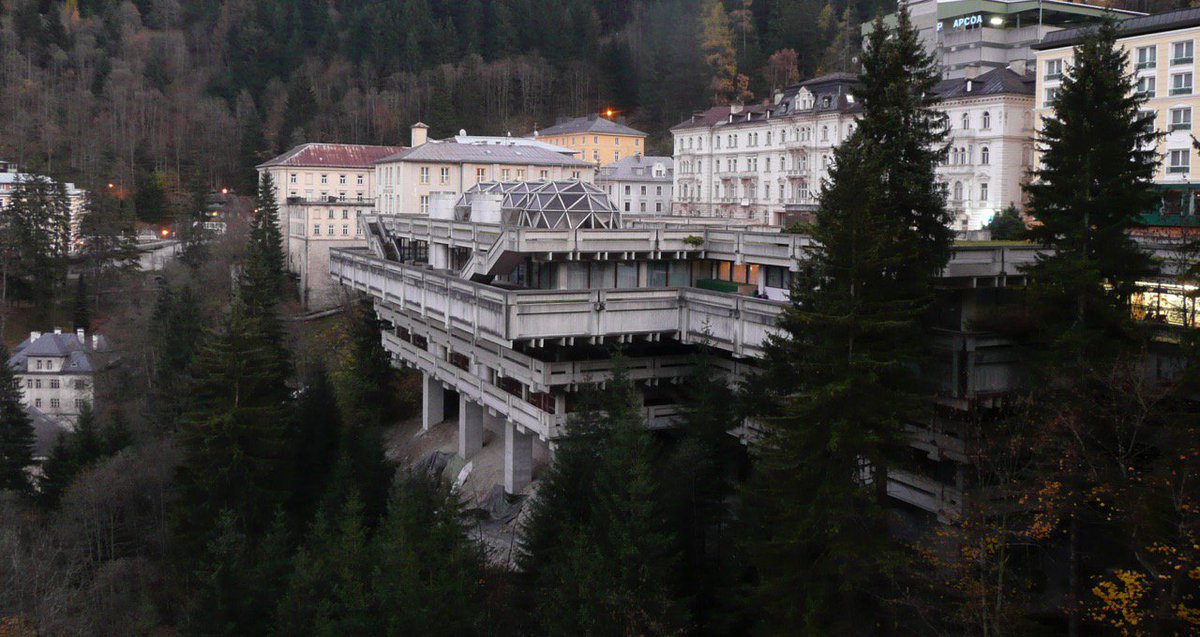 The exceptional “Thermenkongress” building in Austria is in danger!
sosbrutalism.org/cms/16267477
#SOSBrutalism