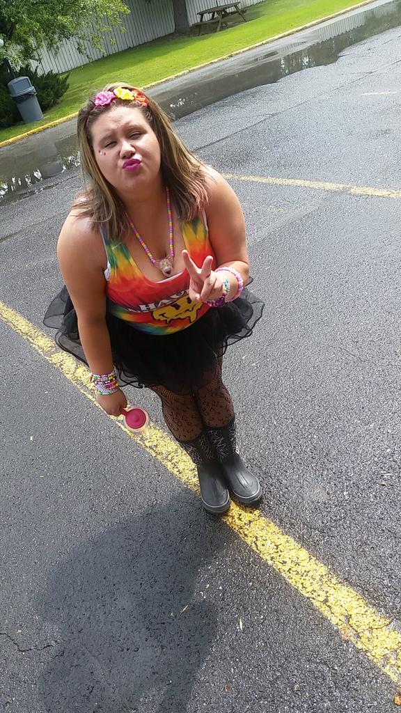 cheyyenneL23's tweet photo. I want to run awayyyyyyyy  🎶🎶 #ilesoniq #ilesoniq2015 #takemeback https://t.co/PFEChAR9dZ