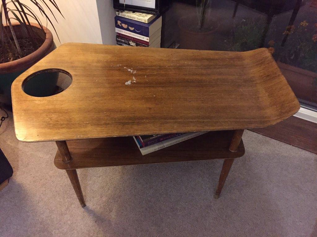 housetohome's tweet photo. We need your help! Does anyone know what the hole in this coffee table is for?
Answer below! #readerquery https://t.co/VQbNIs3dLz