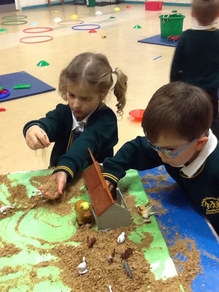 fazkids's tweet photo. We have made a farm using different cereal and animals. https://t.co/sA1BOpyh48