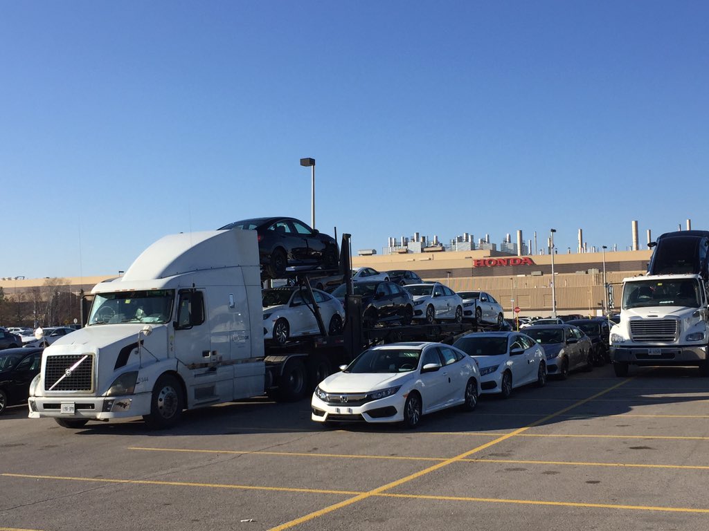 MoveYourRide's tweet image. #LivingstonTransportation delivering the all new 2016 Honda Civic out of the Alliston Assembly Plant to dealers.