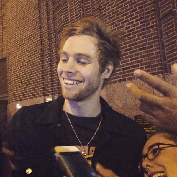 picsofhemmo tweet picture