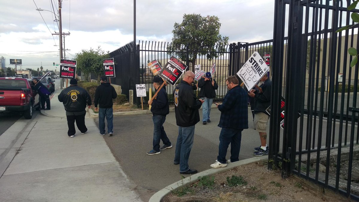 LALiving213's tweet photo. @Teamsters #Teamsters #FedExStrike https://t.co/QVqwuyrJIC