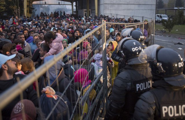 OEMenlinea's tweet photo. #Hungría envía policías a #Eslovenia para control de la frontera con Croacia
https://t.co/eGhZ0l36F9 https://t.co/gpWj14xu29