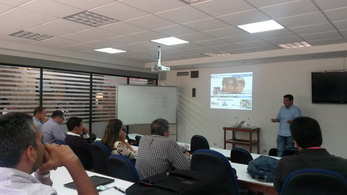 anitafierro's tweet photo. Taller de Marketing Digital con Daniel Aguiar #WinAd @javerianacali @camaracali @FundBavaria #RNAI https://t.co/ZZUsDtdUzo