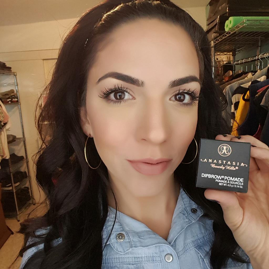 Andrea_FloresTv's tweet photo. #maquillajedeldia
#makeupoftheday 
Brows/Cejas #dippomade @anastasiabeverlyhills 
Lashes/Pestañas @bobbibrown https://t.co/6gGpRdFKBH