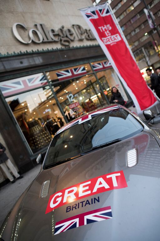 UKinCanada's tweet photo. This is it! Last day to visit @CollegeParkShop to see #UKHouse for #12DaysofGREAT #Toronto. Doors close at 6pm. https://t.co/yJBalGLr6f