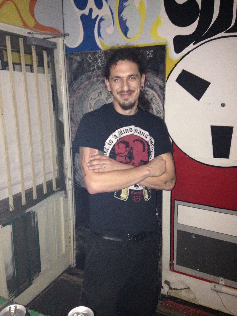 OneZeroOneUK's tweet image. Pizer ready to smash the shit out of this delightful set up #metal #rocknroll