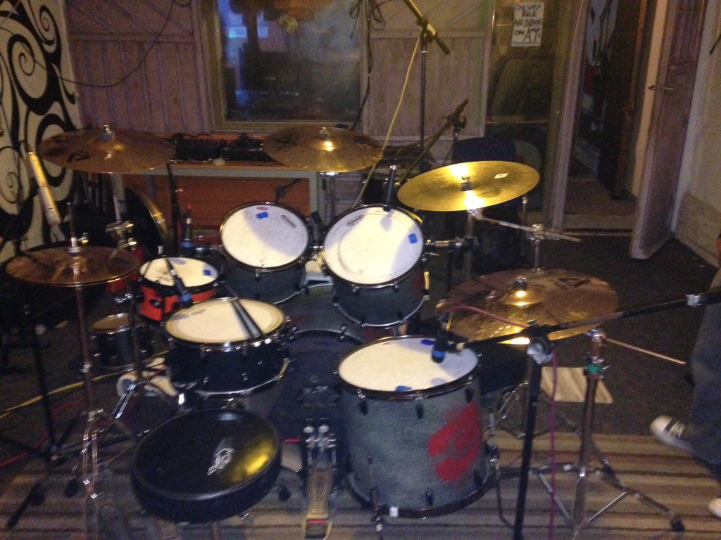 OneZeroOneUK's tweet image. Pizer ready to smash the shit out of this delightful set up #metal #rocknroll