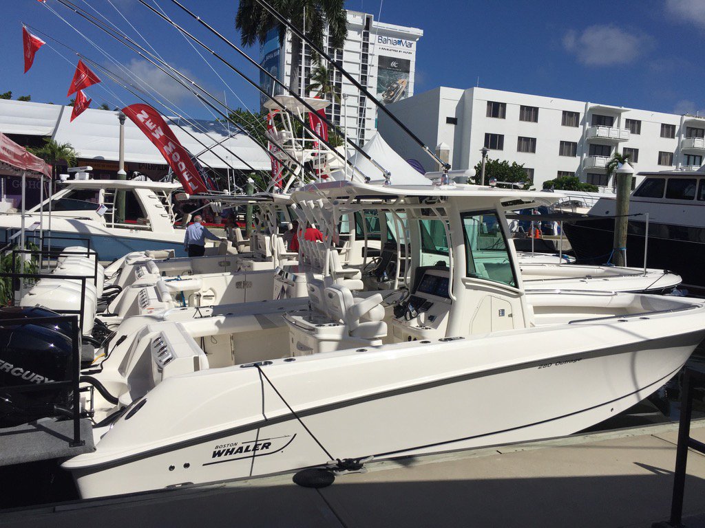 Gage__Marine's tweet photo. New @Boston_Whaler #280Outrage at the #FLIBS2015 https://t.co/PqhAcwqGfK