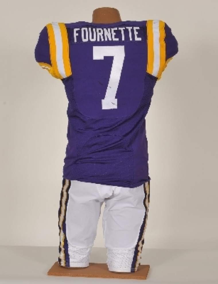 Story: #LSU RB Leonard Fournette's jersey sells for $101,000 - bit.ly/1L6FyBb