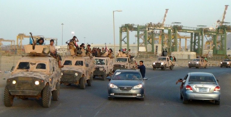 اسلاميون اغلقوا كلية جامعية مختلطة في اليمن anbagate.com/content.php?76…