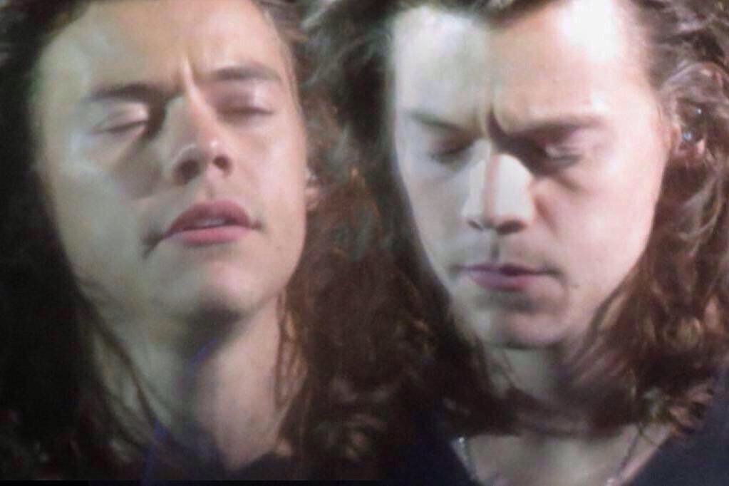 _cupcakeharreh's tweet image. louis' high note in #EndOfTheDay had me like
