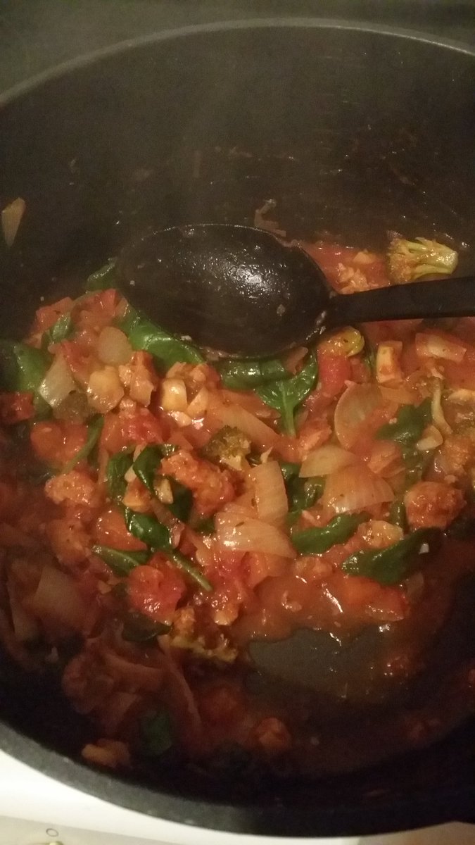 saveandsavour's tweet photo. #Leftover sausages, tinned toms, garlic &amp; veg makes a scrummy sauce for pasta! 
#useitup https://t.co/6ignh1YfeC