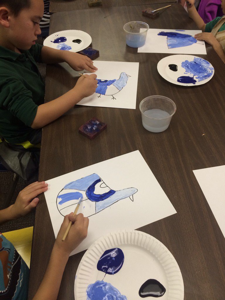 SRroom22's tweet photo. Making tints and shades with a hue in art! #lasdk8 @BobcatsSR https://t.co/JKq4da7RSc