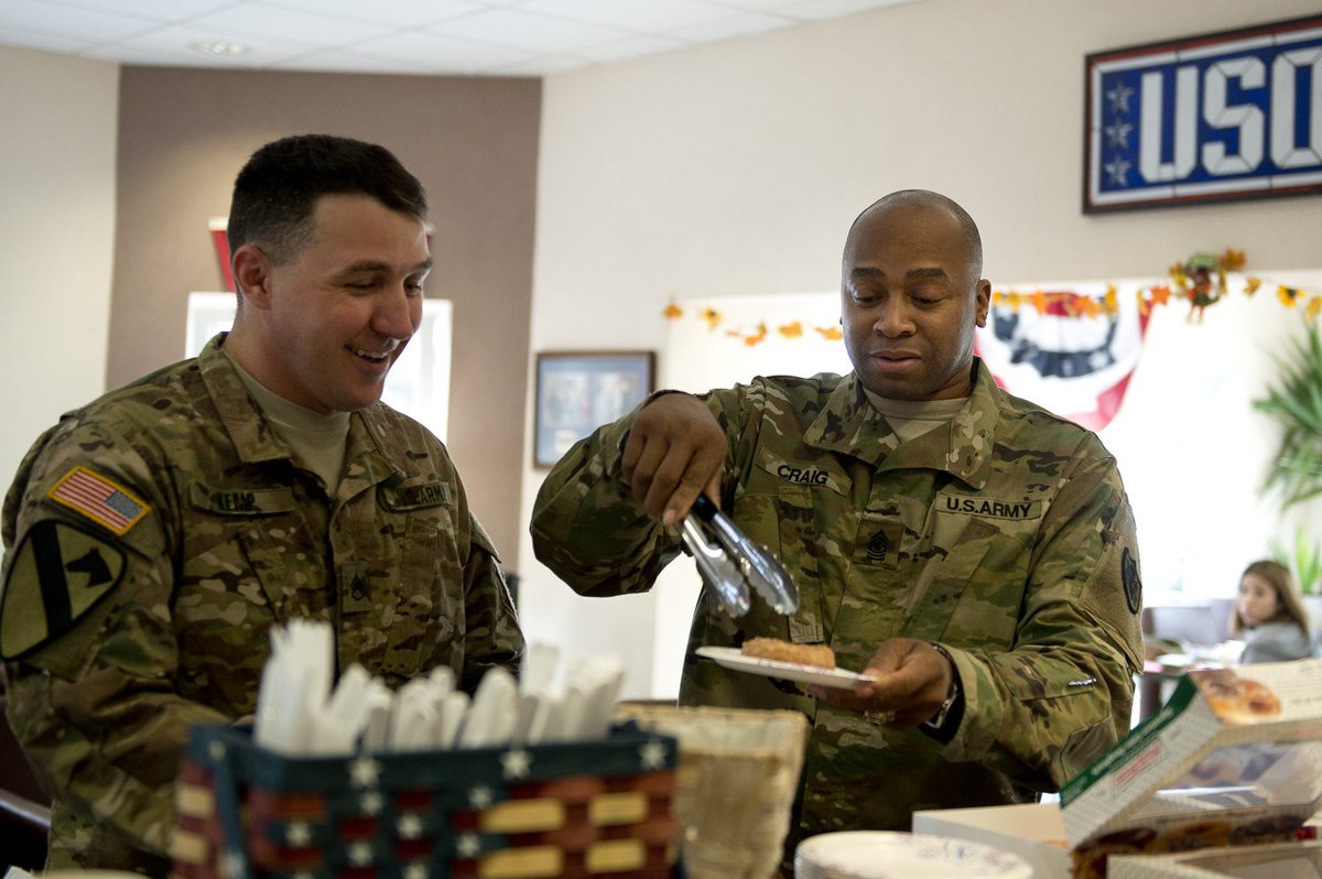 ReelEmIn4Rotary's tweet photo. RT @starsandstripes: AAFES brings @KrispyKreme #donuts to Europe troops:  https://t.co/dhYnjdtBkM #military https://t.co/Tqs58MeOSl