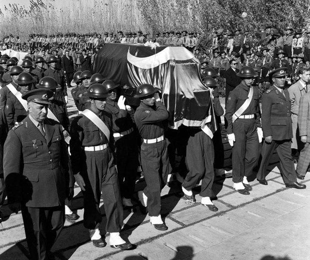 ntv's tweet photo. Ata'nın son yolculuğu https://t.co/Ww1QSYXcD9  #10Kasım https://t.co/37so37Ix4t