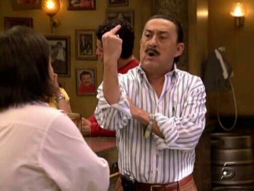 Mendrinosvski's tweet photo. UUUU me han reportado y llamado a mamá twitter un pocosfollowers. LLOROOOOO MUCHOOOO #Comemela https://t.co/vwEwubOpYx