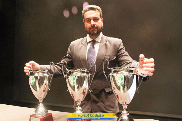 portalcadista's tweet photo. El Cádiz CF recibió tres copas de campeón de la 2014-2015 en la Gala de la FGF

https://t.co/Oh5dHkOfnW- https://t.co/qB89FRZ8J6