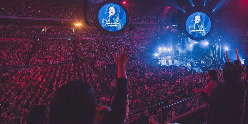 Hillsong's tweet photo. Here's the story behind our new @HillsongWorship song 'Love on the Line'. https://t.co/YBfRq2tl8Q https://t.co/iLttjD6cNL