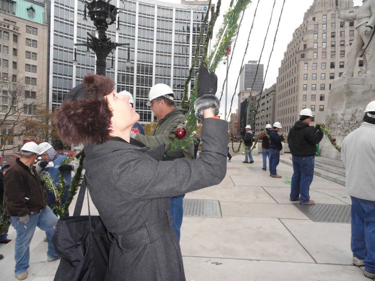 ninapelon's tweet photo. They once let me string up a strand for #circleoflights, see how it's done here: https://t.co/GwePXvxleu https://t.co/A812eP4YAc