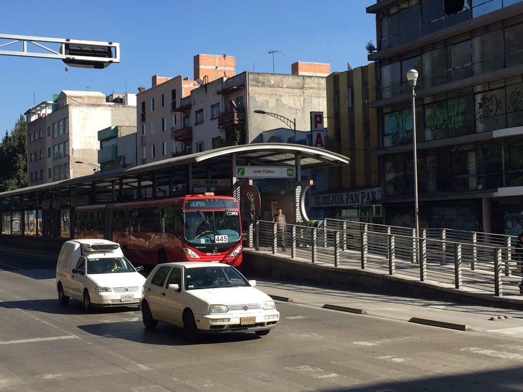 Feeling fortunate to be seeing bus rapid transit in action in Mexico. Feels like light rail <a href="/BarrFdn/">Barr Foundation</a> <a href="/T4MASS/">Transportation for Massachusetts</a> #bosbrt
