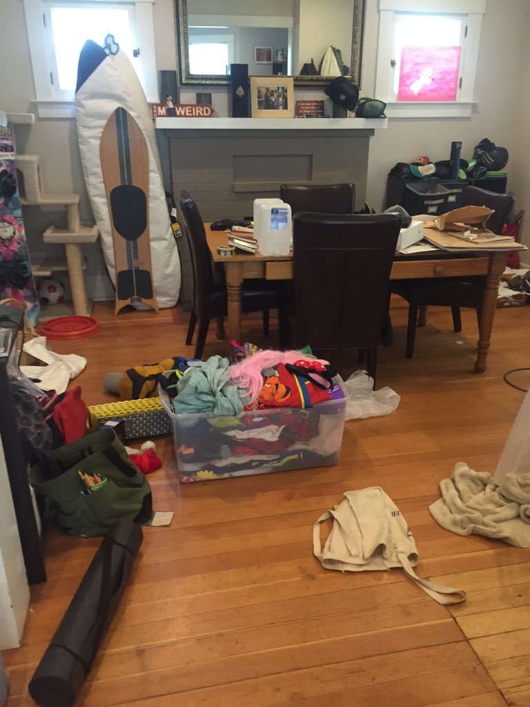 KaitlynFarr's tweet photo. Monday... House clean㪠yikes! #activityroom https://t.co/iTH7IfAFU6