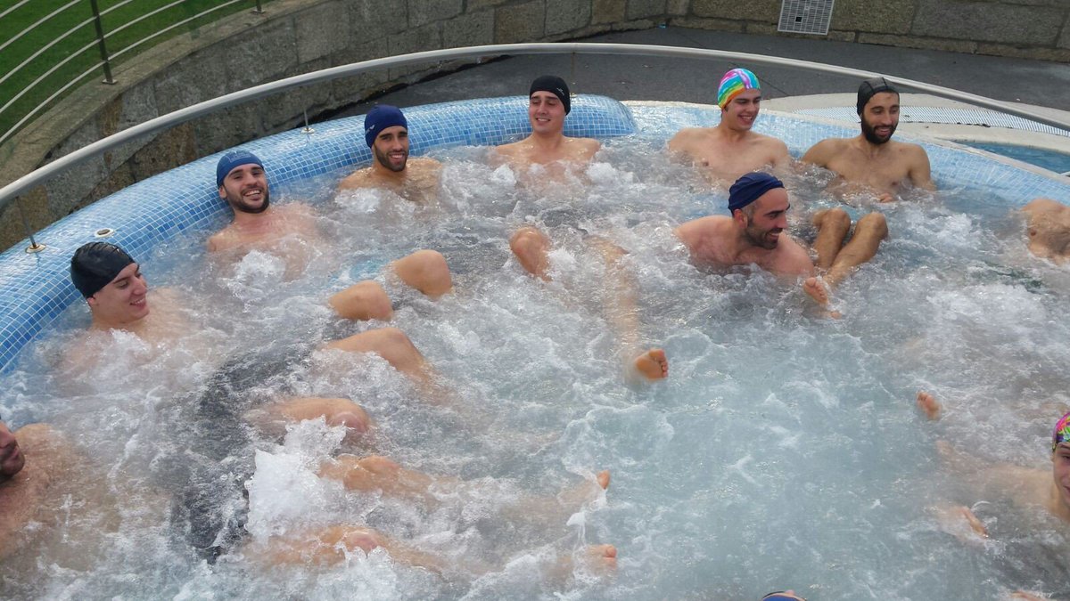 El <a href="/balonmancangas/">Balonmán Cangas</a> recarga baterías en el <a href="/granhotelatoja/">Gran Hotel La Toja</a> ante el maratón de partidos ow.ly/UpL0u