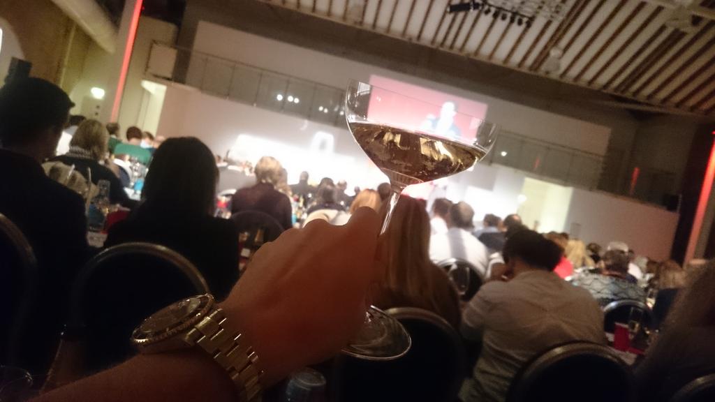 GlassOfBubbly's tweet photo. A glass of bubbly Coupe #Champagne @RiedelUK #Riedeltasting https://t.co/M6BQMhzBzr