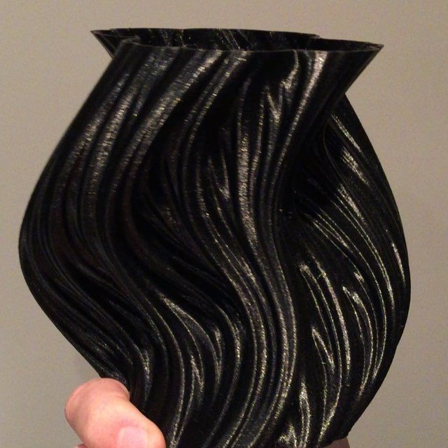 Best3dprint's tweet photo. @patrikstrid83 | #3dprint | En lite annorlunda form på vas #3dprinting #colorfabb #juliava… https://t.co/zCN621CByV https://t.co/r30zVkbYaV