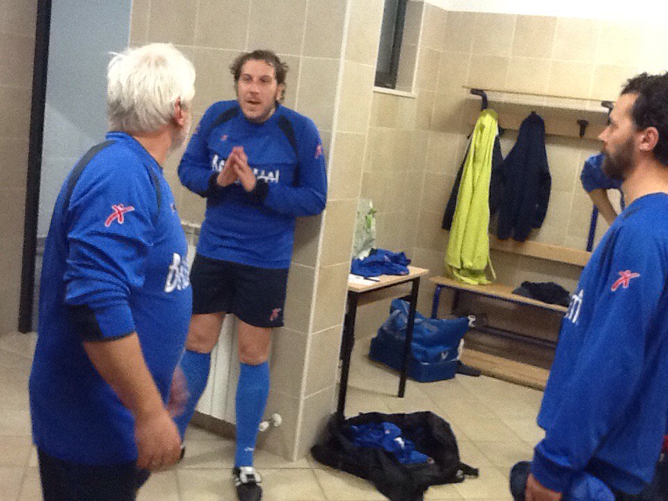 mimar2000's tweet photo. Pronti al debutto #torneoprofessioni #giornalisti vs #ingegner la tattica 4-3-3 @Ga_Raf @irvine76 @AlessandroRuina https://t.co/b70R2Ovf2j