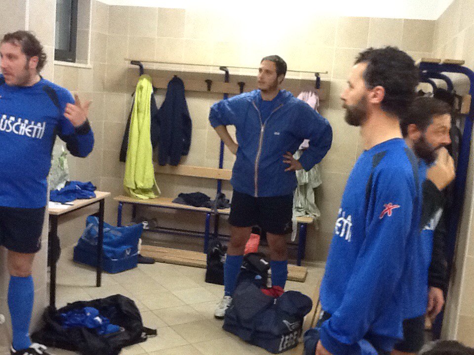 mimar2000's tweet photo. Pronti al debutto #torneoprofessioni #giornalisti vs #ingegner la tattica 4-3-3 @Ga_Raf @irvine76 @AlessandroRuina https://t.co/b70R2Ovf2j