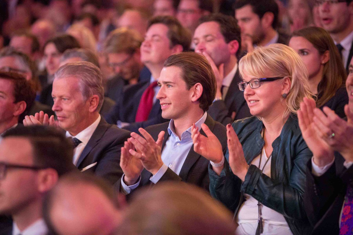 EXPEDITION INNOVATION in Wien. Im Publikum:  Vizekanzler Reinhold Mitterlehner und Außenminister Sebastian Kurz.