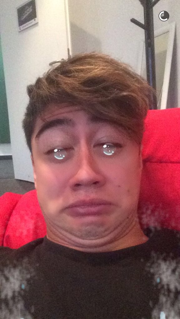 BE5SOSUpdates's tweet photo. Calum on snapchat! (2) https://t.co/ZHTkLlqIiD