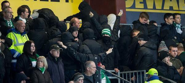 Awaydays23's tweet photo. Minority of Celtic fans turned their backs and booed in the minutes silence, the majority paid tribute to the fallen https://t.co/hltikpPzvD
