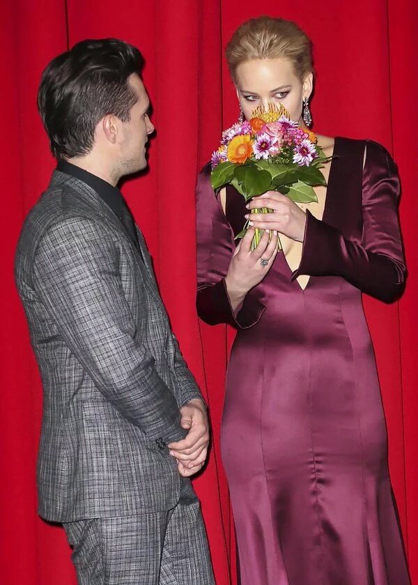 biggesttribute's tweet photo. premieres are more like joshifer weddings https://t.co/yHmyCfcNeO