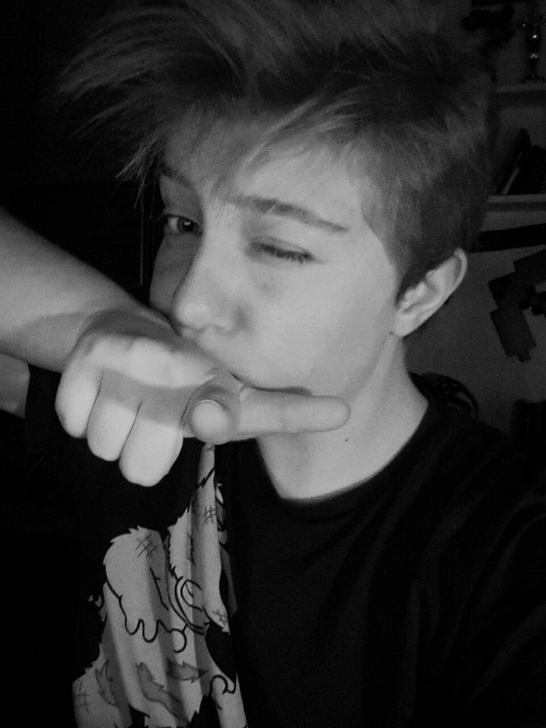 EtwasOhneName's tweet photo. Ich bin @FelixRotpilz ๐โค๐๐ #rotpilz #haarstyles #ausprobieren https://t.co/27fJKLnxRu