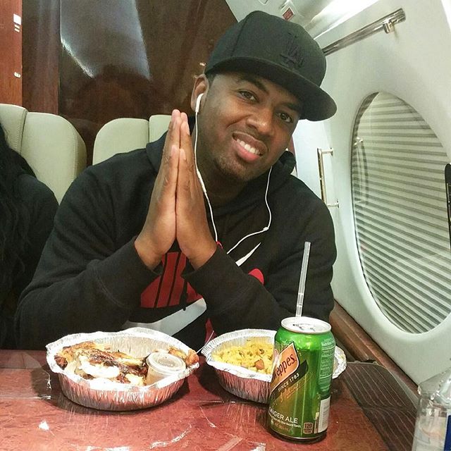 TheHarlemHotBoy's tweet photo. Before I Left 🗽 Had 2 Grab Some Spanish Food For The Flight #JetAbility ✈️ #AirMayweather https://t.co/NssbB3pvAb